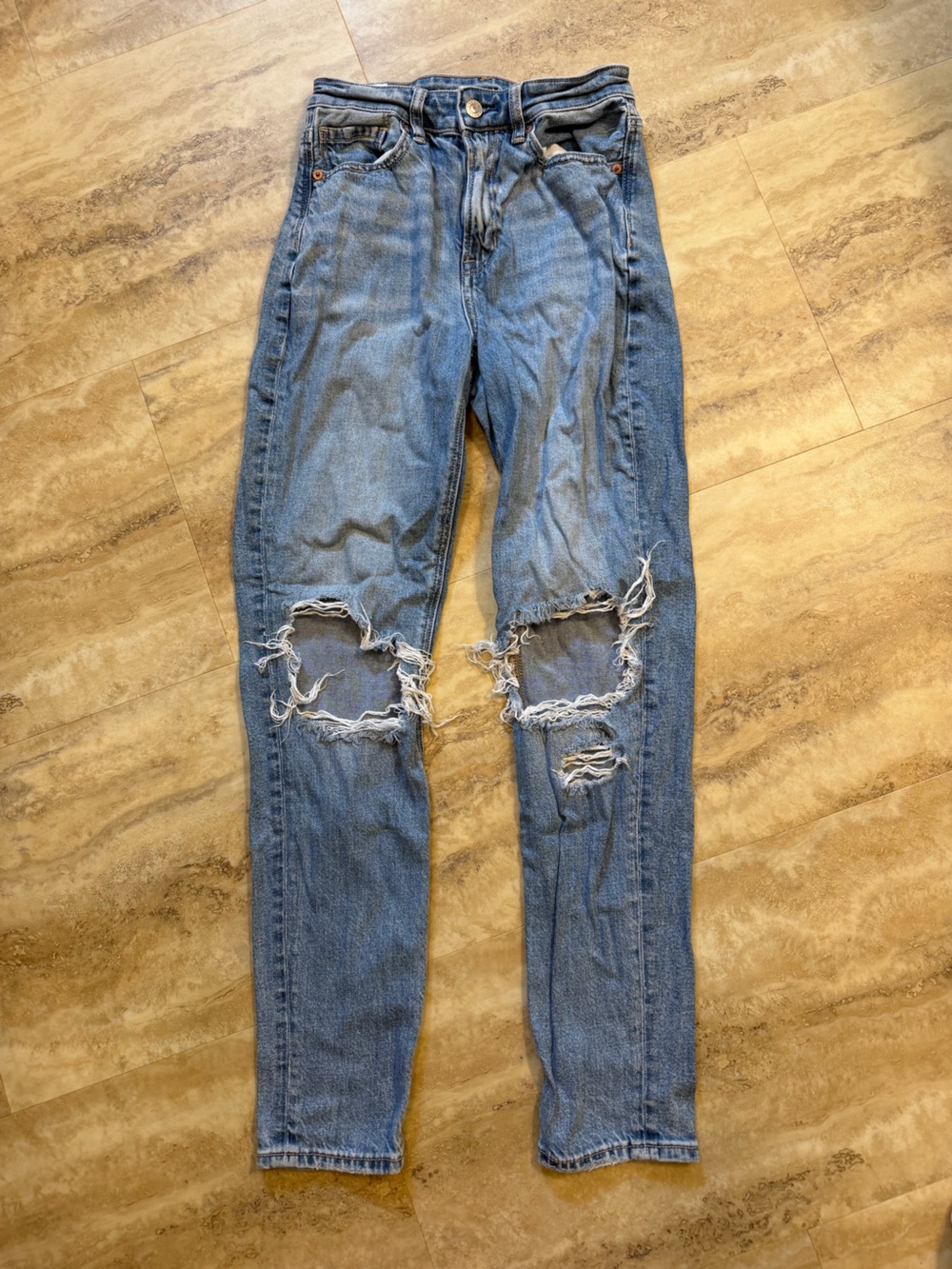 American Eagle Outfitters Light Blue Distressed mom Jeans